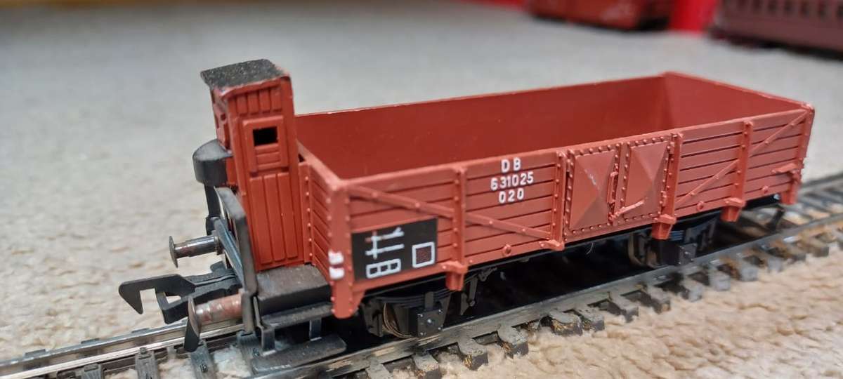 Fleischmann open goods van with Brakeman's hut