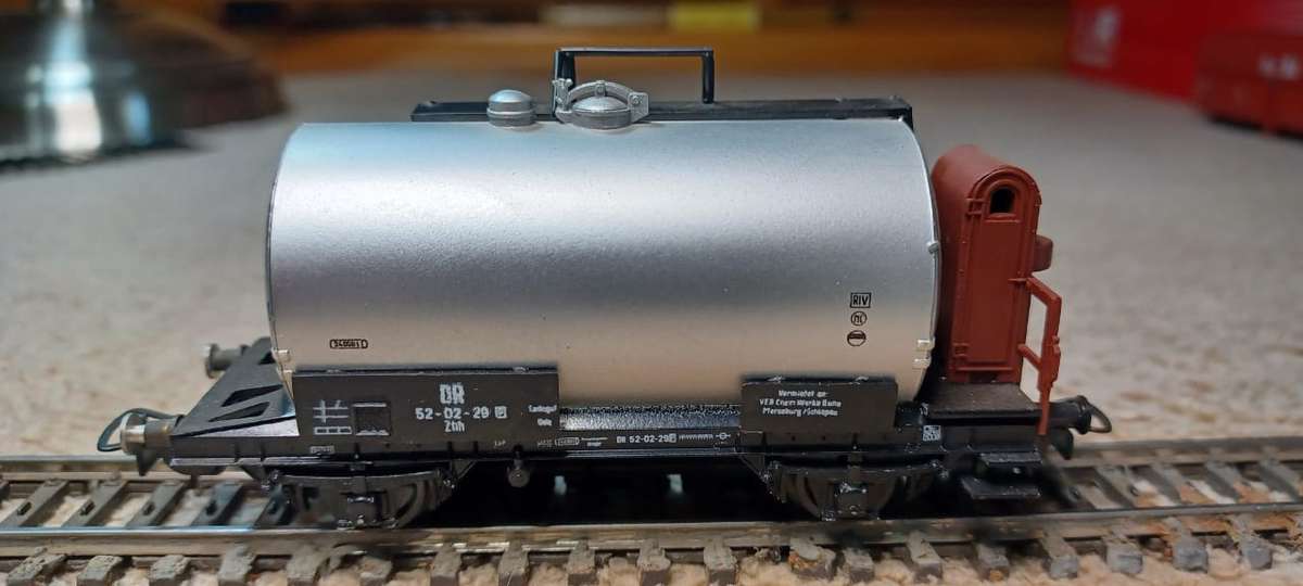 Tank car with Lima type couplers