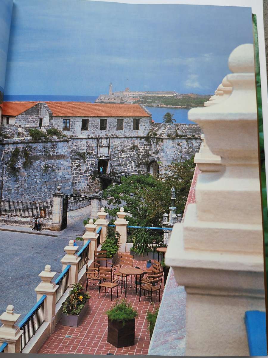 Habanos, The Story of the Havana Cigar - Nancy Stout