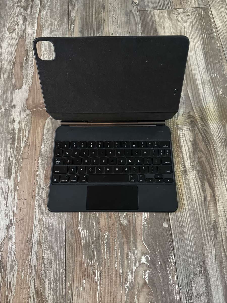 Apple Magic Keyboard iPad 11