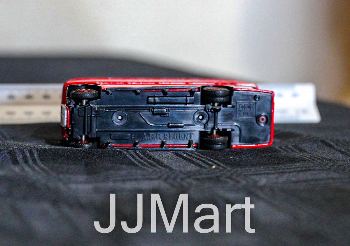 EFE 1/76 - 10101 AEC REGENT - LONDON TRANSPORT - DURACELL