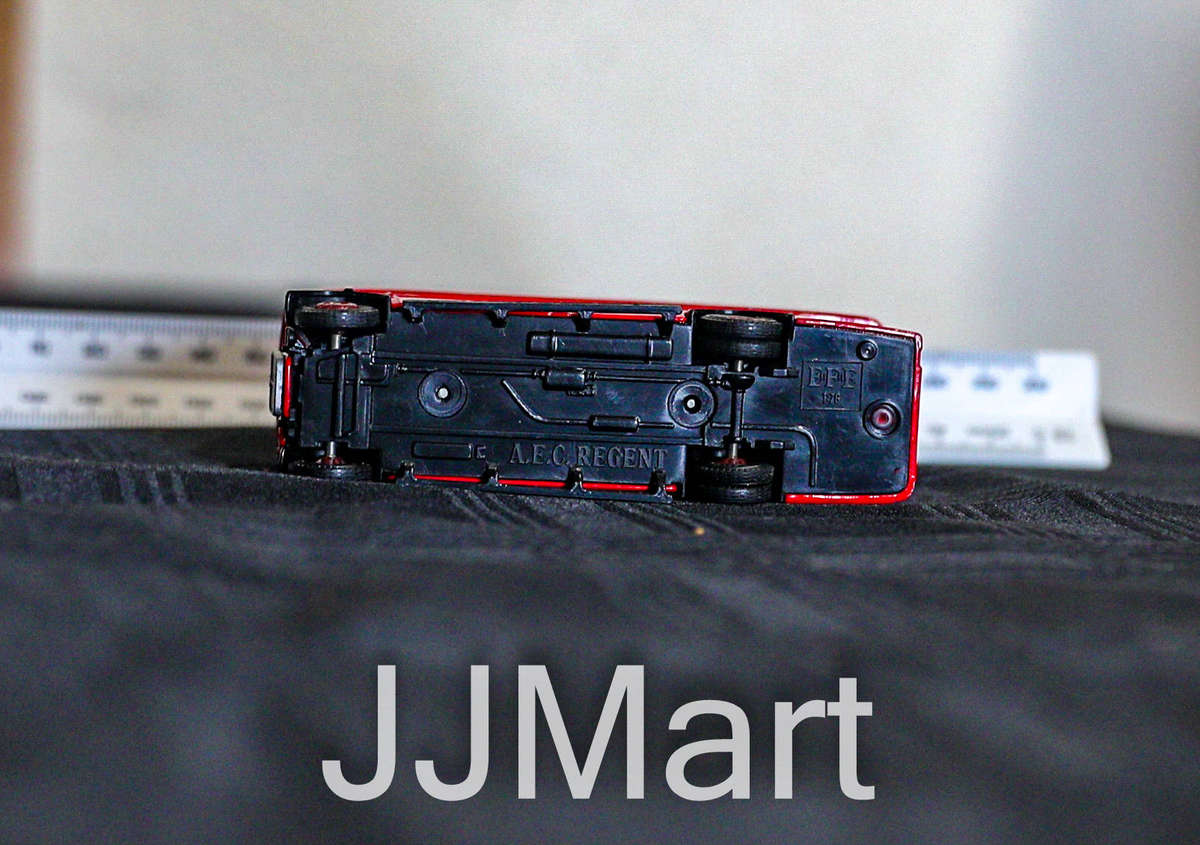 EFE 1/76 - 10101 AEC REGENT - LONDON TRANSPORT - DURACELL