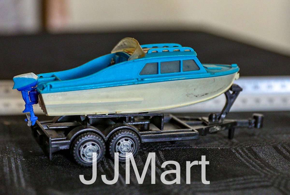 Rare Corgi Toys 104 Dolphin Cruiser Plus trailer