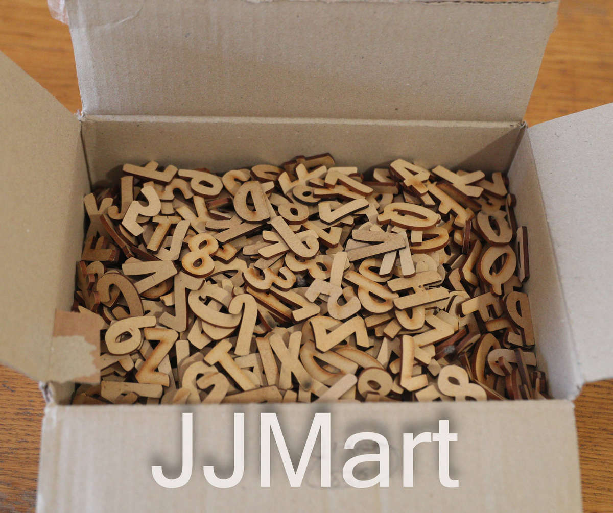 Box of cut out letters and numbers (+/- 820 in total)