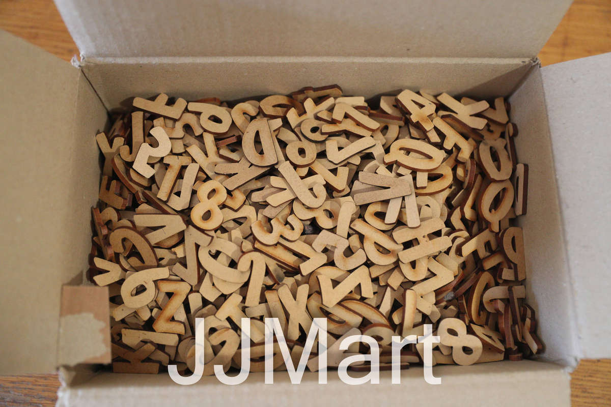 Box of cut out letters and numbers (+/- 820 in total)