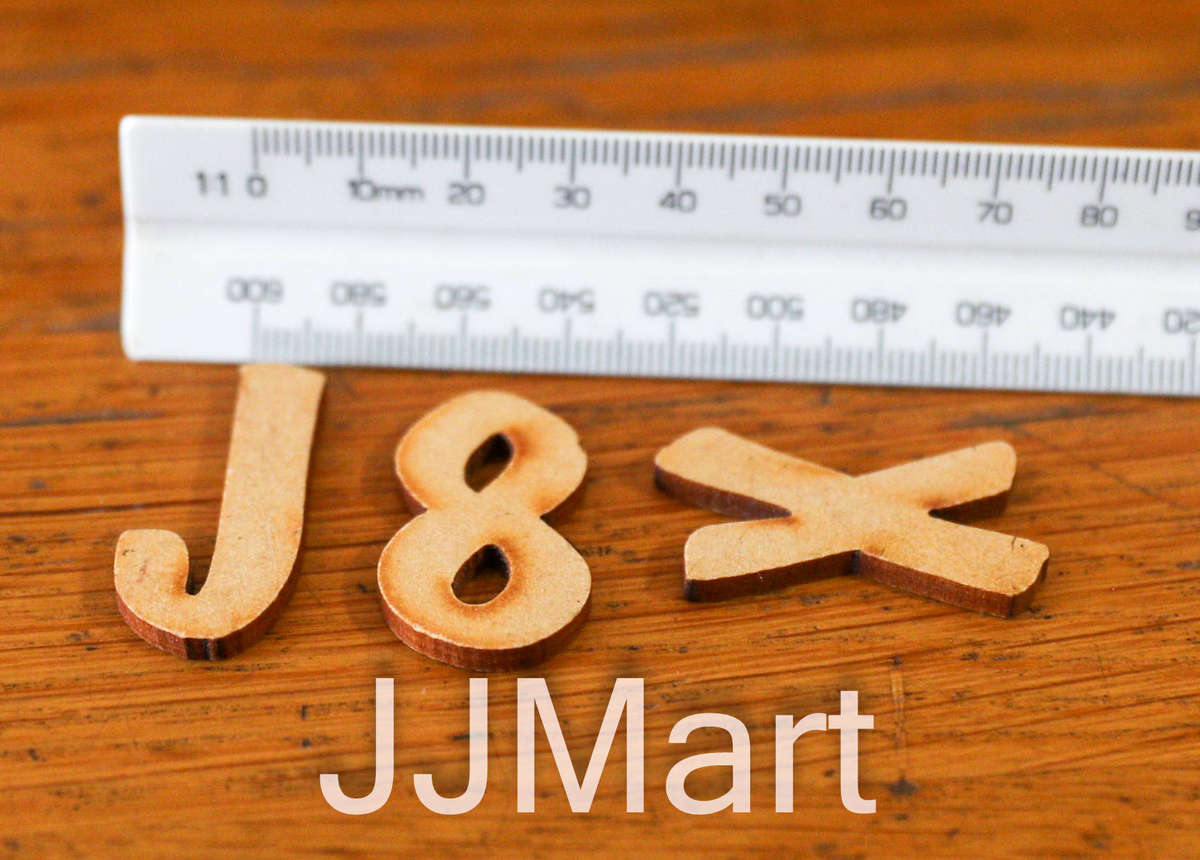 Box of cut out letters and numbers (+/- 820 in total)