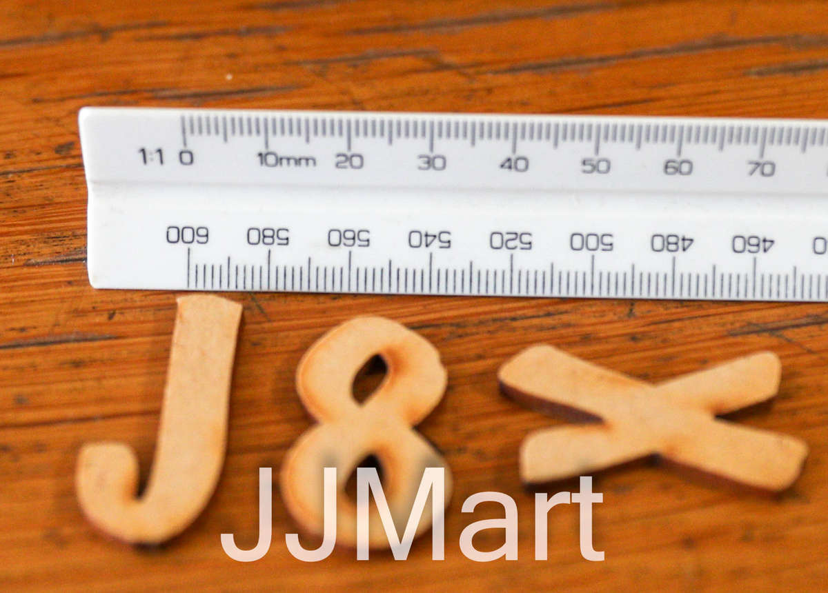 Box of cut out letters and numbers (+/- 820 in total)