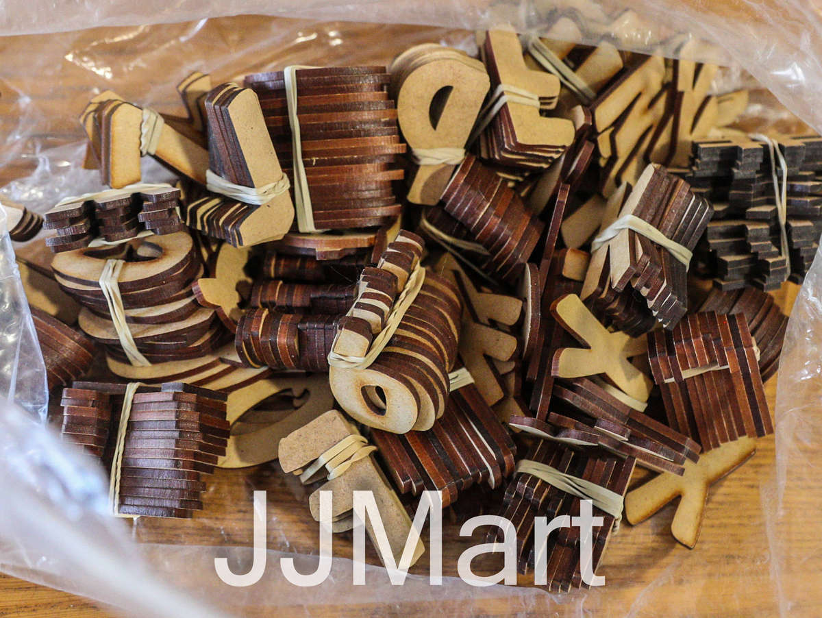 Box of cut out letters and numbers (+/- 325 in total)