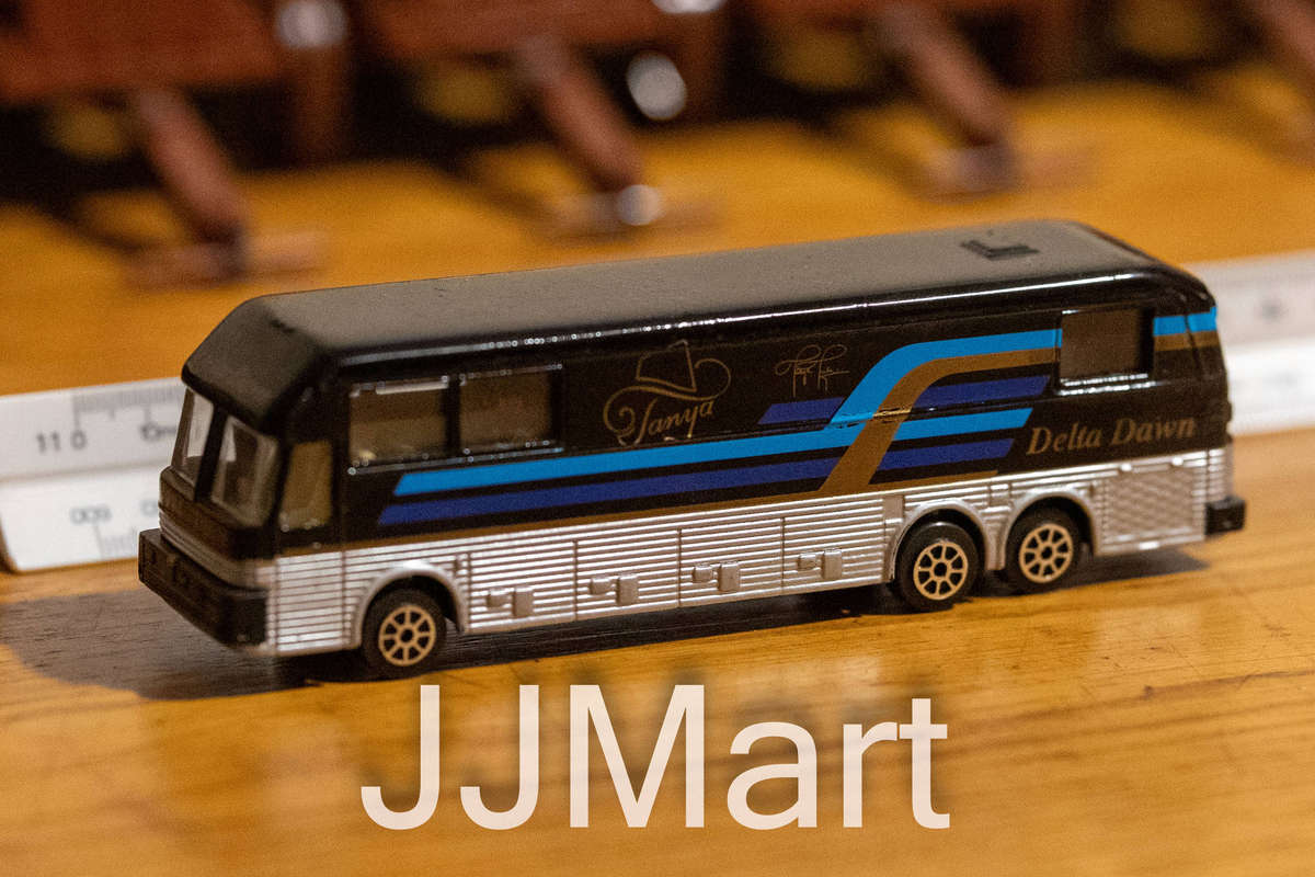 Vintage 1993 Road Champs Tanya Tucker Die Cast Country Tour Bus DELTA DAWN RARE