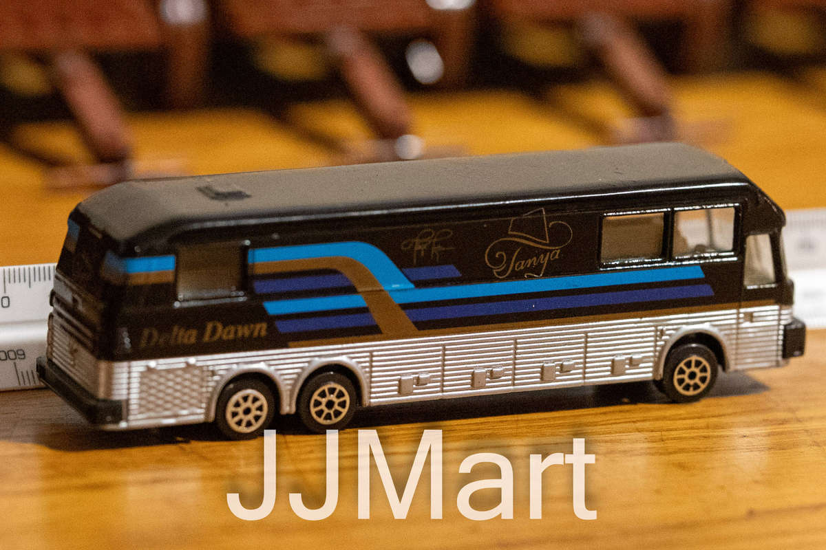 Vintage 1993 Road Champs Tanya Tucker Die Cast Country Tour Bus DELTA DAWN RARE