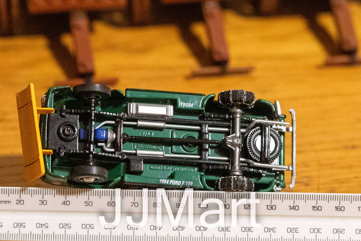 Matchbox Models of Yesteryear YRS04 1954 Ford F-100 Pick-up "Sinclair"