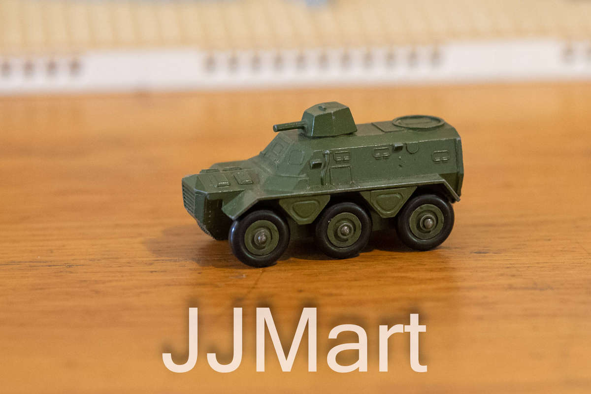 Dinky Supertoys 676 - Meccano England - no. 676 Armored Personnel Carrier