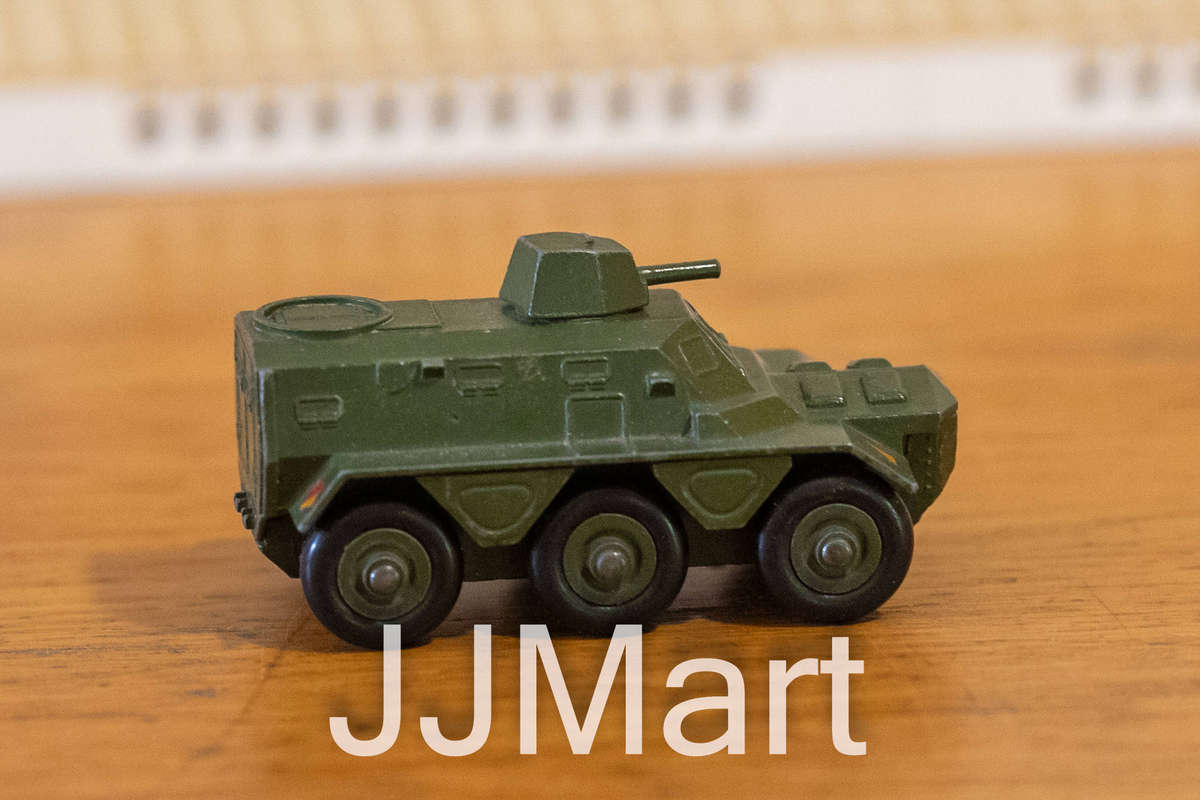 Dinky Supertoys 676 - Meccano England - no. 676 Armored Personnel Carrier