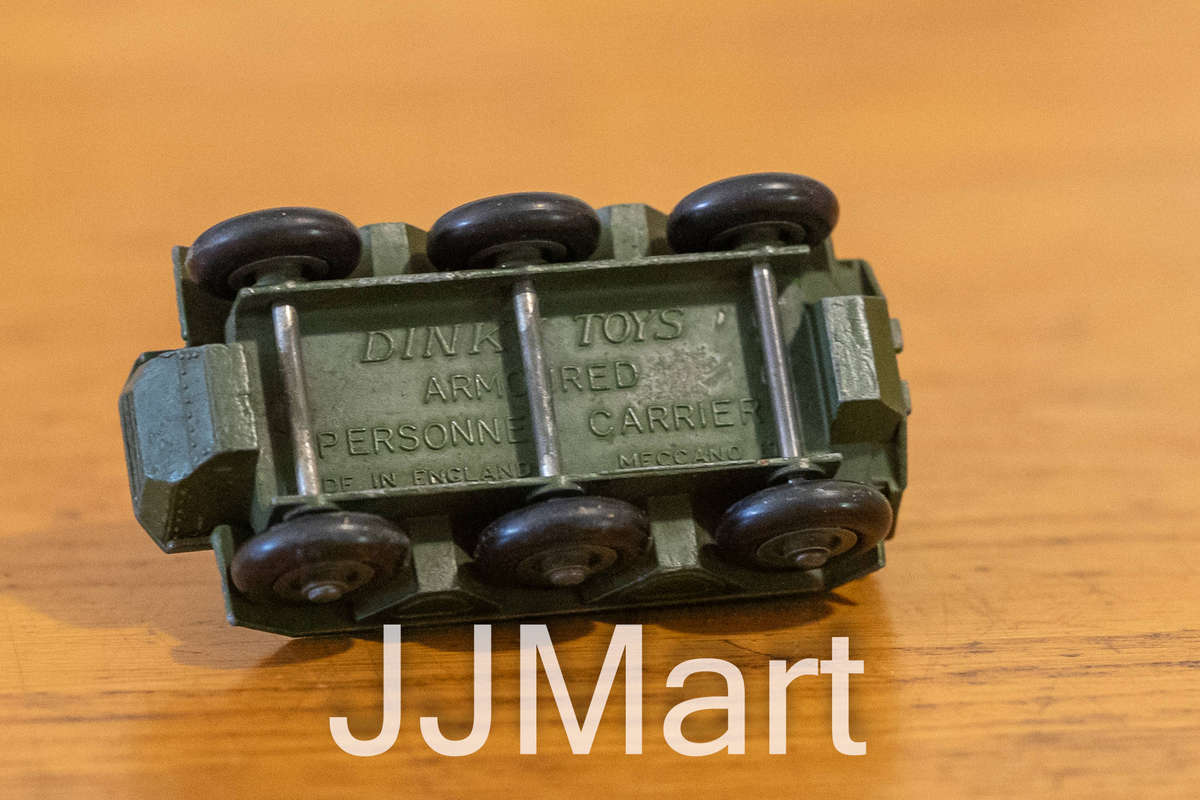 Dinky Supertoys 676 - Meccano England - no. 676 Armored Personnel Carrier