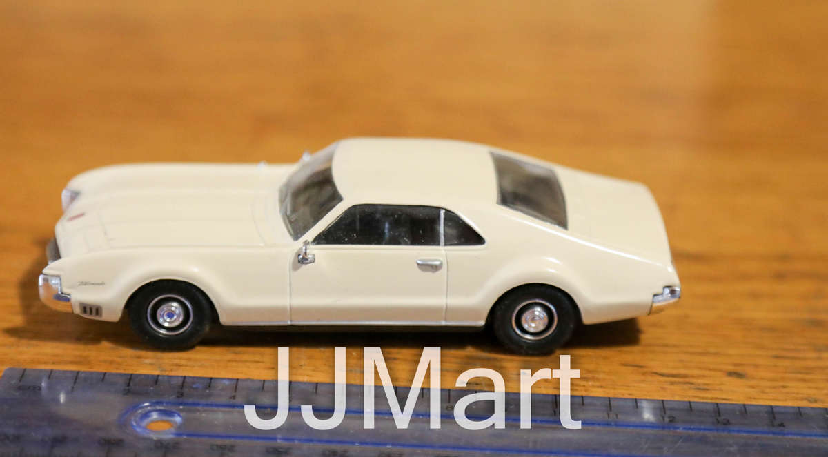 Del Prado '66 OldsMobile Toronado Diecast