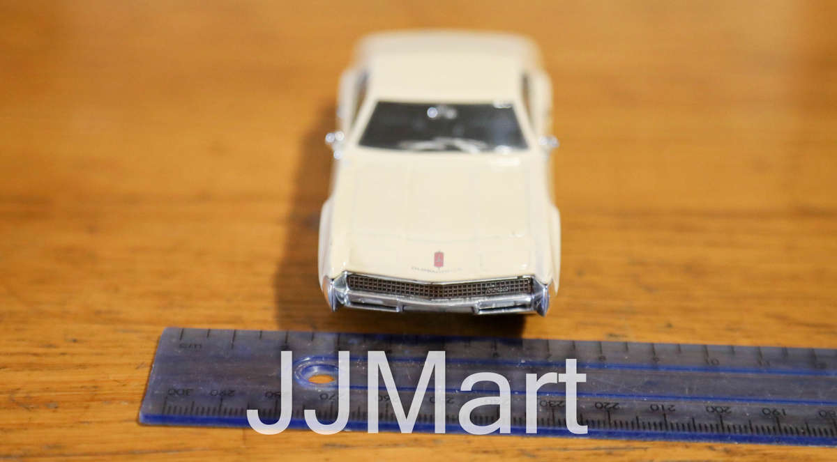 Del Prado '66 OldsMobile Toronado Diecast