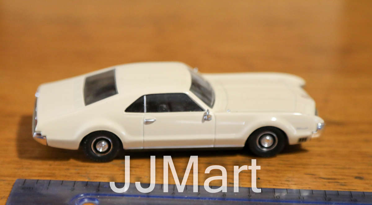 Del Prado '66 OldsMobile Toronado Diecast