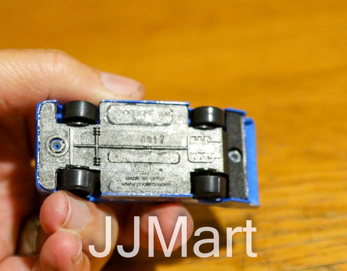 MAISTO PORSCHE '82 956 BLUE / SILVER