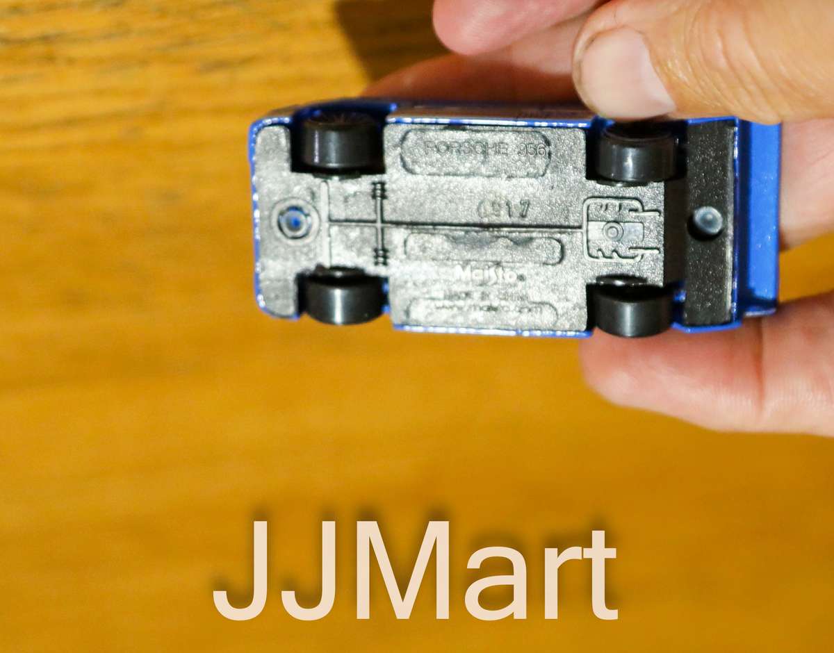 MAISTO PORSCHE '82 956 BLUE / SILVER