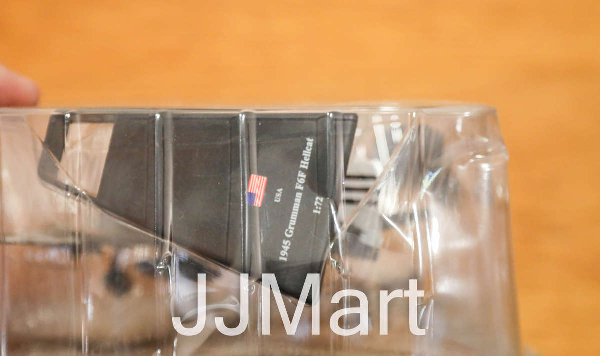 Amercom Aircraft of the World  Grumman Hellcat  1:72 fighter model