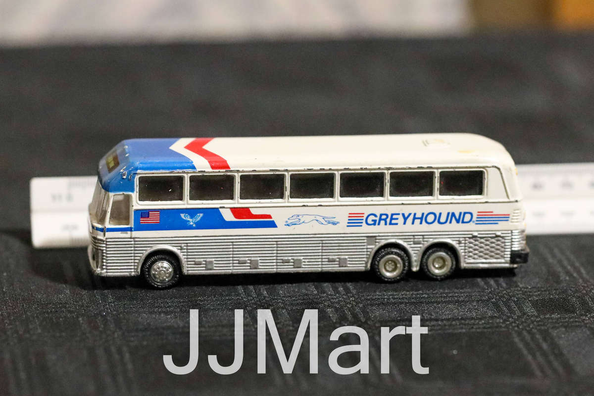 Road Champs Eagle Greyhound Bus 1/87 Scale-HO Scale - Iconic Replicas