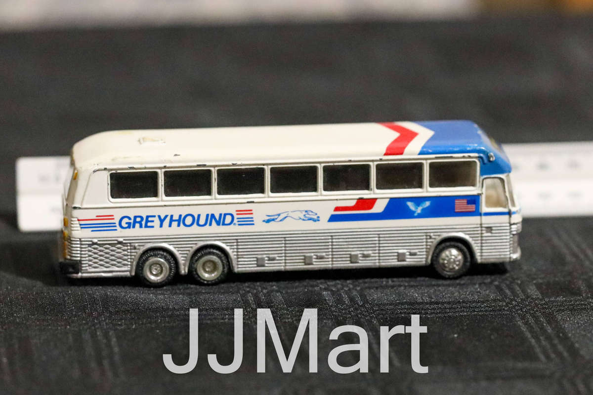 Road Champs Eagle Greyhound Bus 1/87 Scale-HO Scale - Iconic Replicas