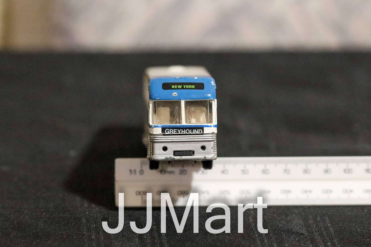 Road Champs Eagle Greyhound Bus 1/87 Scale-HO Scale - Iconic Replicas