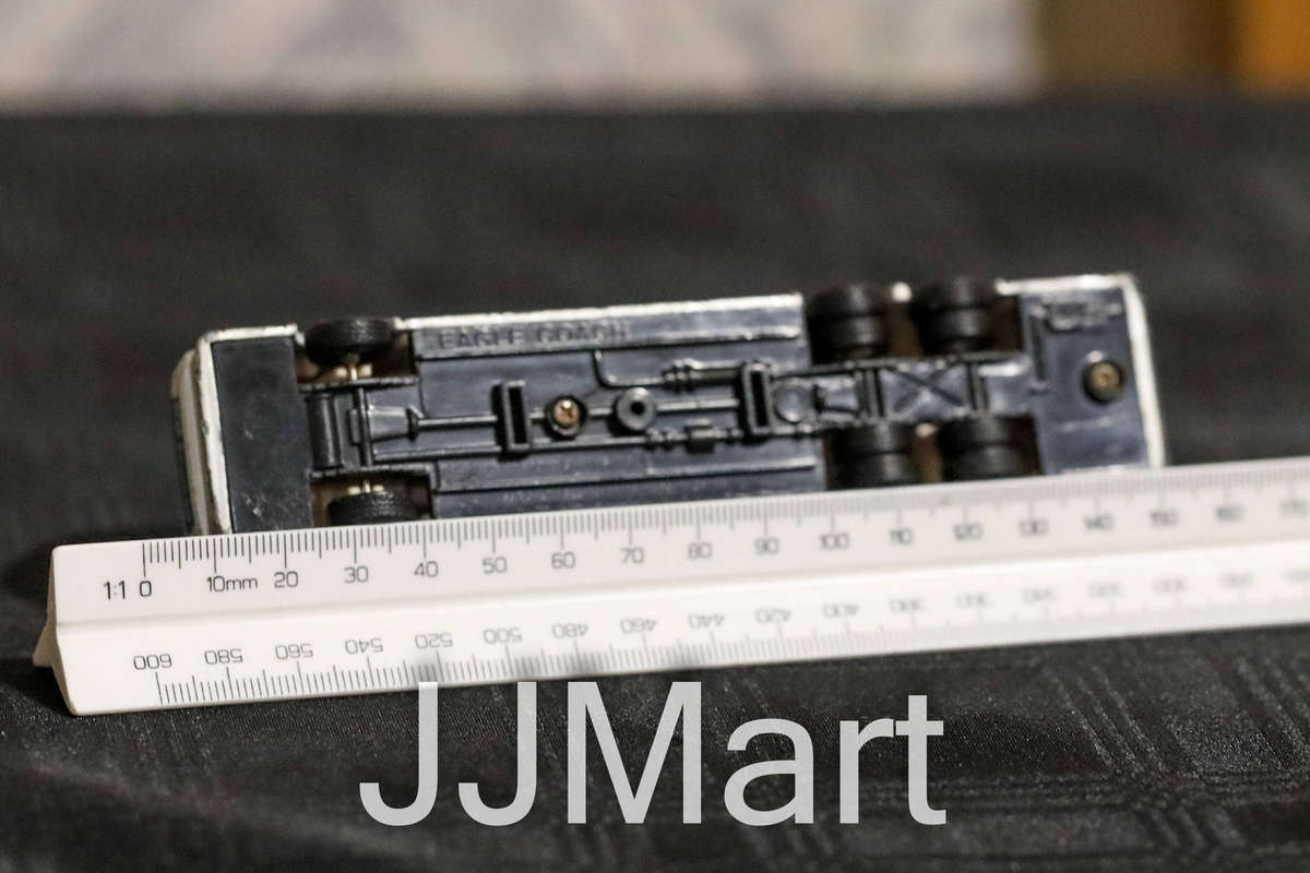 Road Champs Eagle Greyhound Bus 1/87 Scale-HO Scale - Iconic Replicas