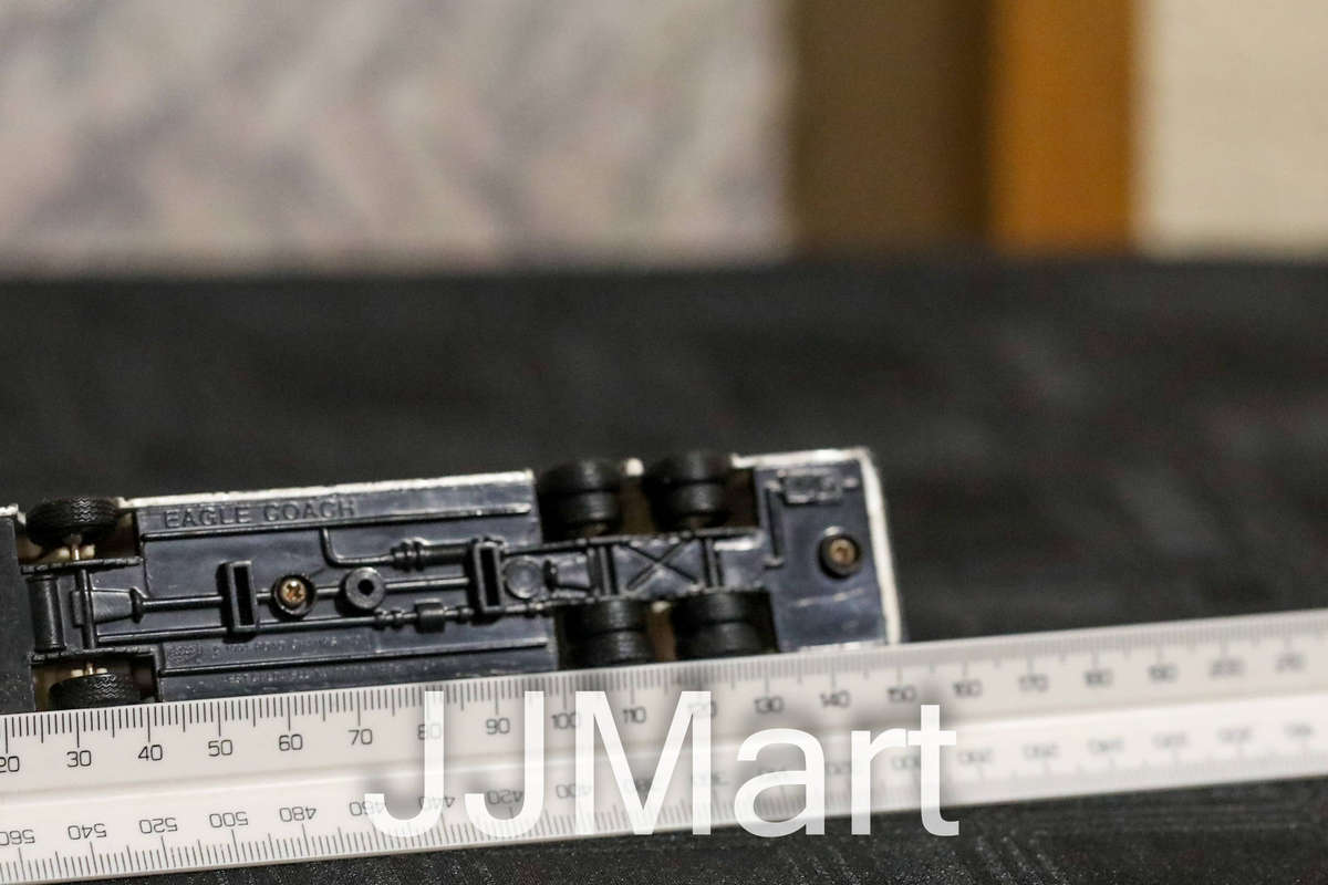 Road Champs Eagle Greyhound Bus 1/87 Scale-HO Scale - Iconic Replicas