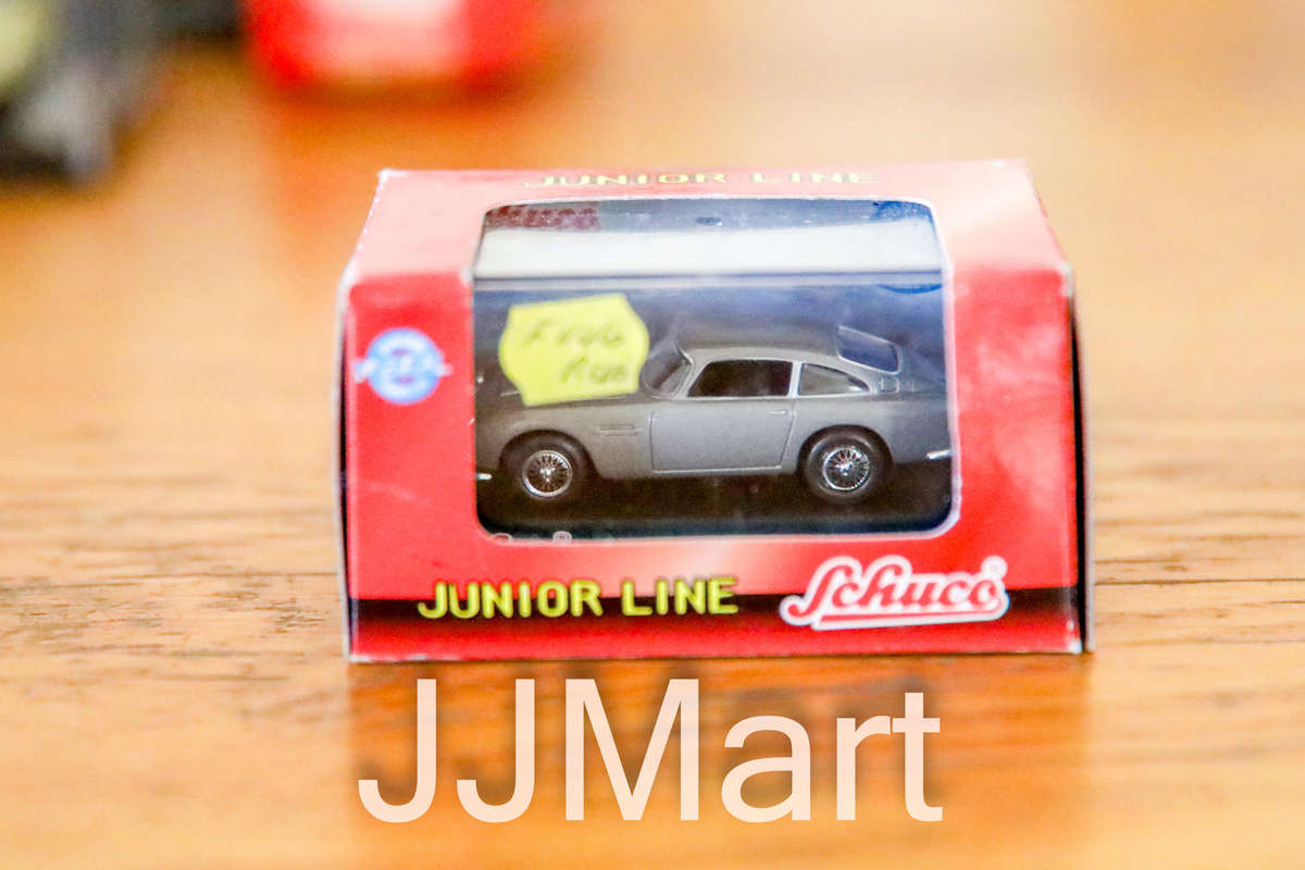 Aston Martin DB5 Schuco Junior Line scale 1:72