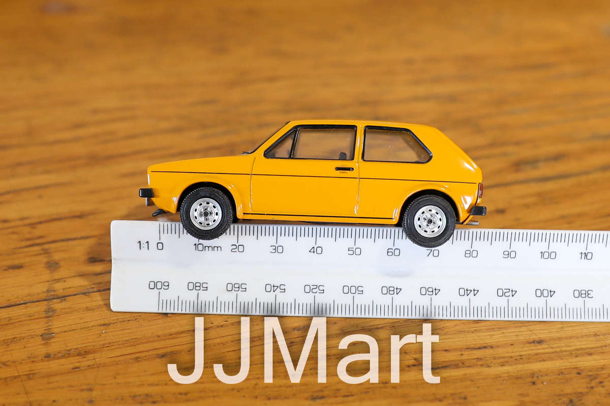 Corgi Vanguards 1/43 VA12001 Volkswagen Golf MkI Series1, 1.3 LS - Marino Yellow
