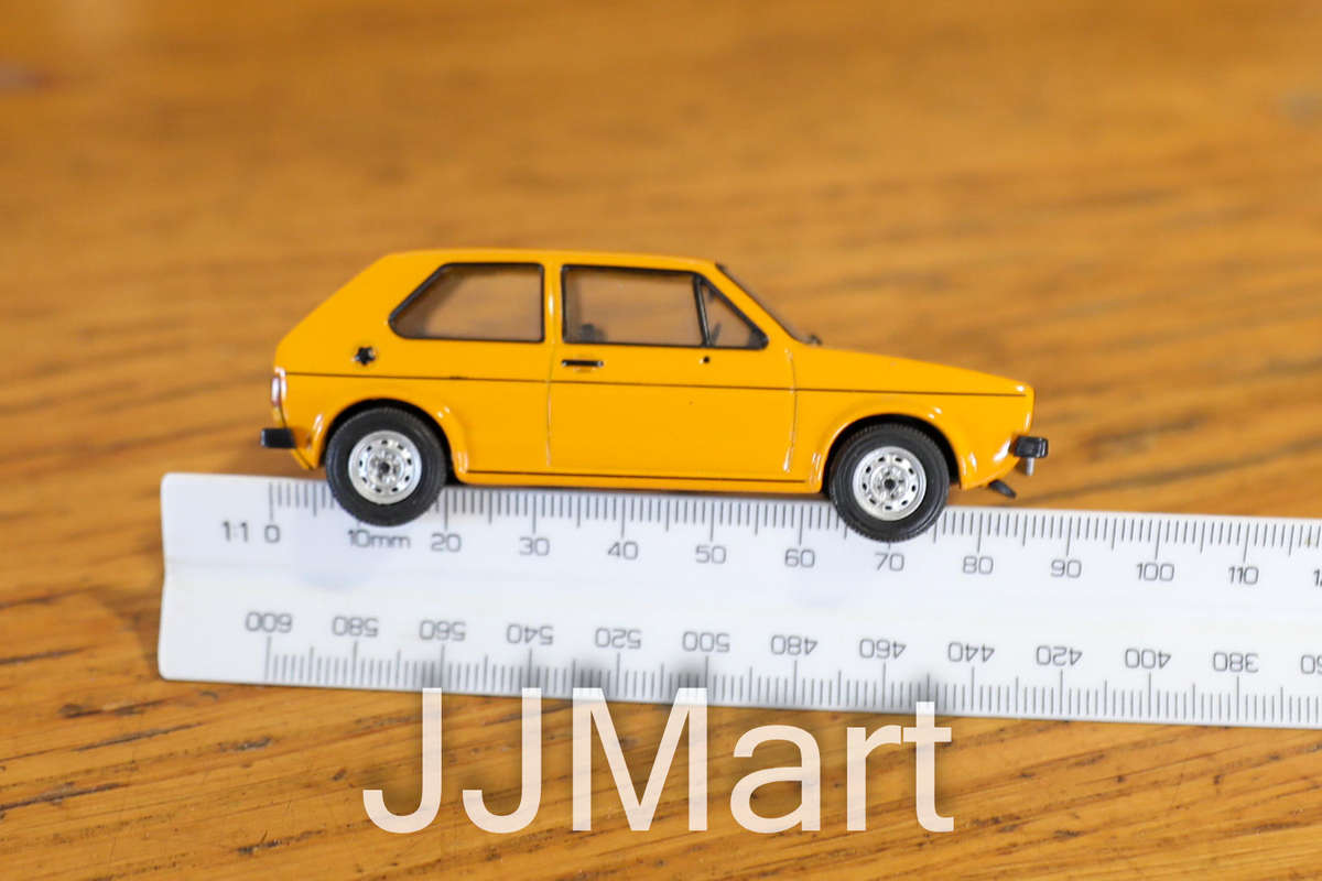 Corgi Vanguards 1/43 VA12001 Volkswagen Golf MkI Series1, 1.3 LS - Marino Yellow
