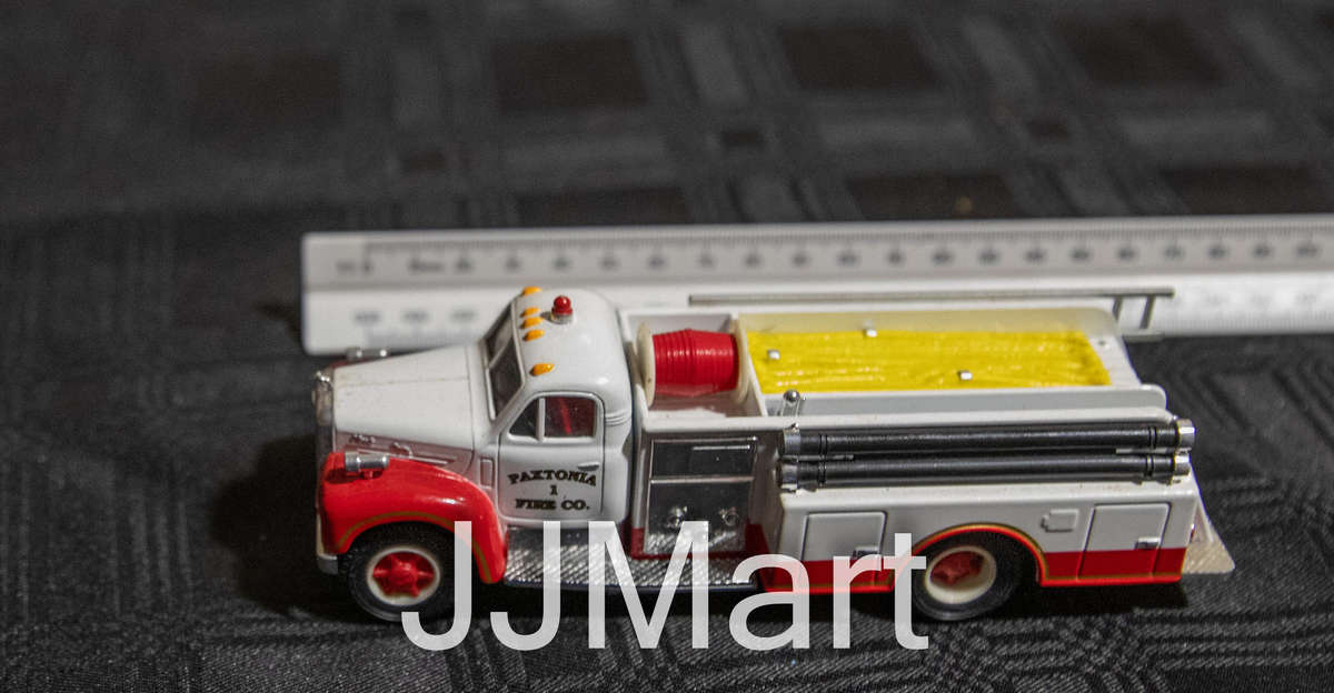 CORGI CLASSICS #98486 MACK B SERIES PUMPER PAXTONIA