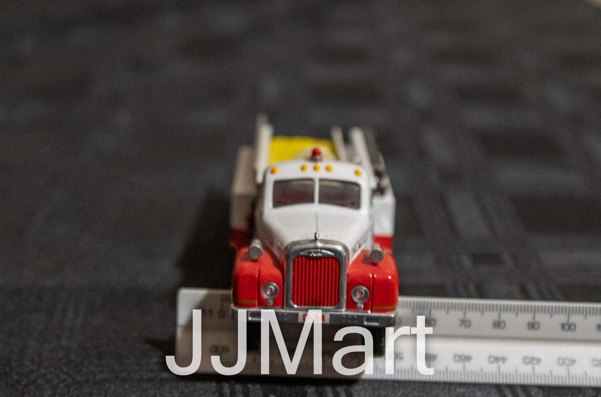 CORGI CLASSICS #98486 MACK B SERIES PUMPER PAXTONIA