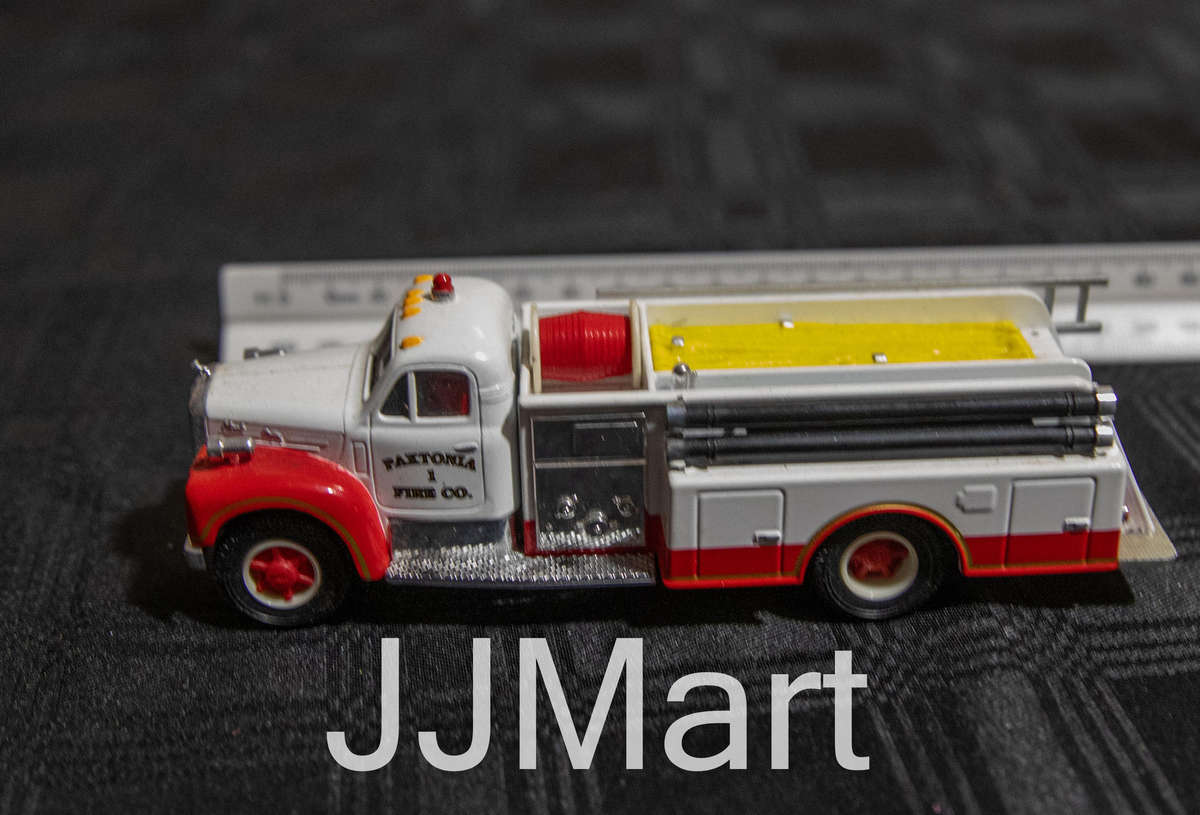 CORGI CLASSICS #98486 MACK B SERIES PUMPER PAXTONIA