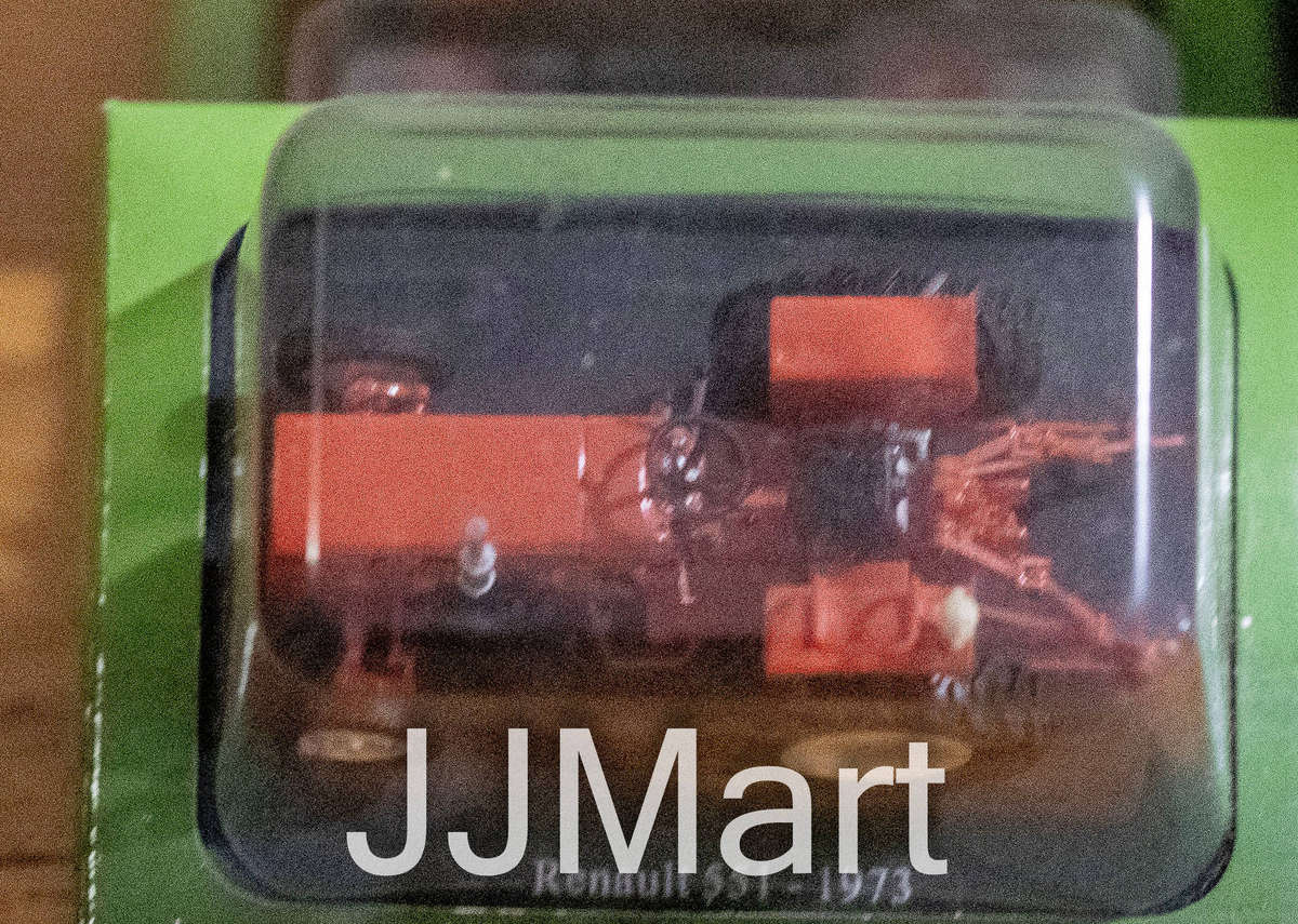 Hachette Partworks-Scale Model-Tractor - RENAULT 551 TRACTOR 1973