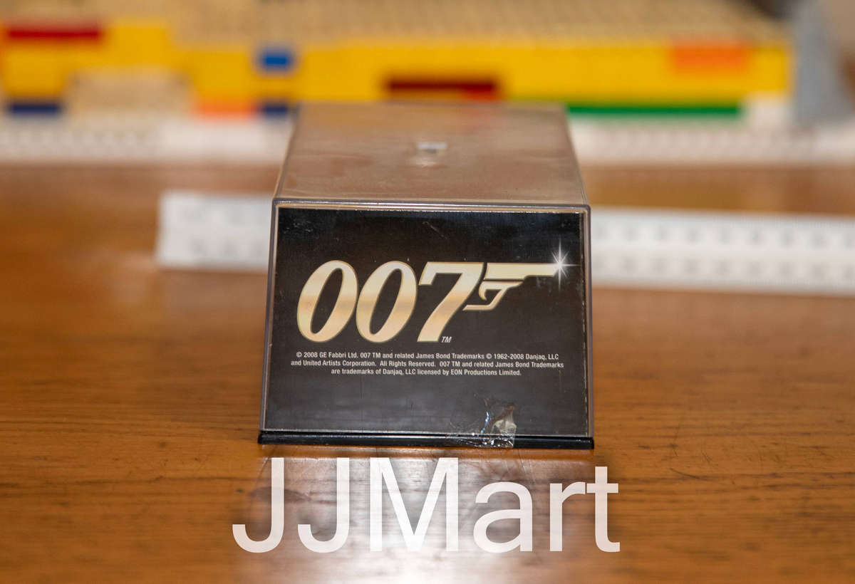 Ford GT40 Die Another Day James Bond 1/43 Universal Hobbies