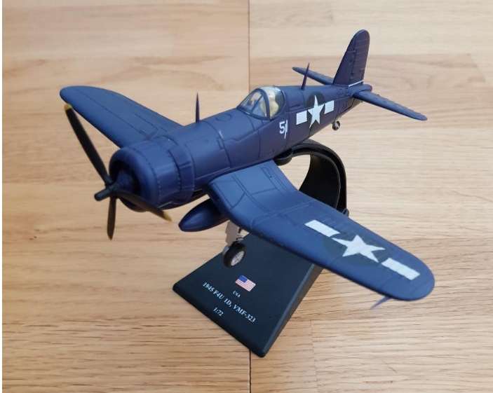 Amercom Aircraft of the World  AM2503E - 1945 Vought F4U-1D Corsair