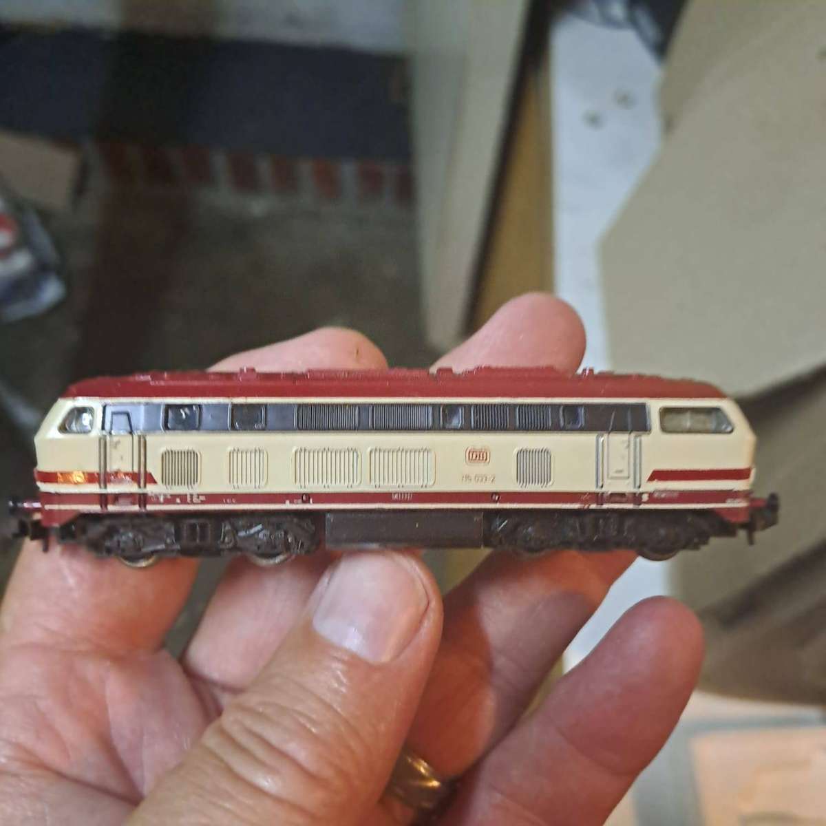 Roco N - 2150C - Diesel locomotive - BR 215 Red / beige - DB