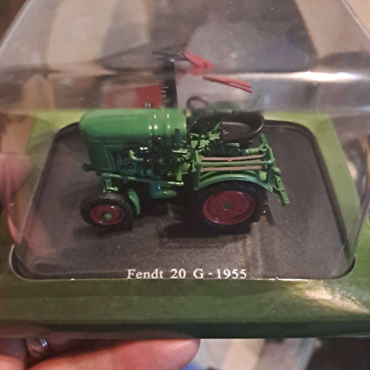 Hatchette 1/43 Scale -Fendt 20 G - 1955  - Diecast & Plastic model tractor - Green