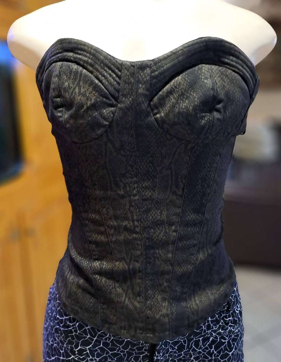 Sissy Boy Asia Black/Gold Snake Top