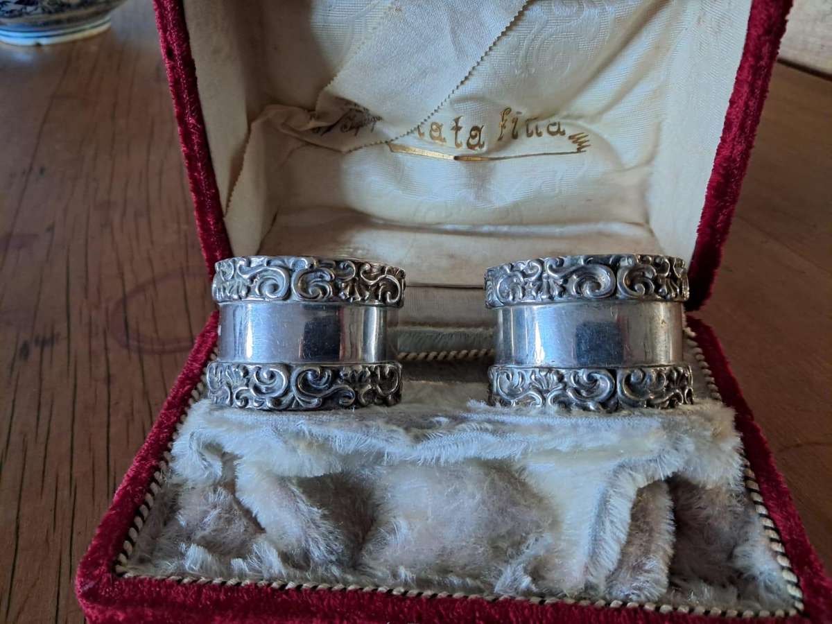 Magnificent Solid Sterling Silver Pr Serviette Rings Sheffield 1903 112 gm Boxed