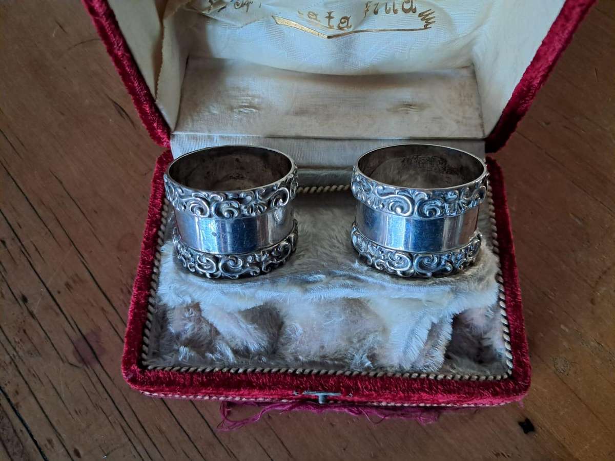 Magnificent Solid Sterling Silver Pr Serviette Rings Sheffield 1903 112 gm Boxed