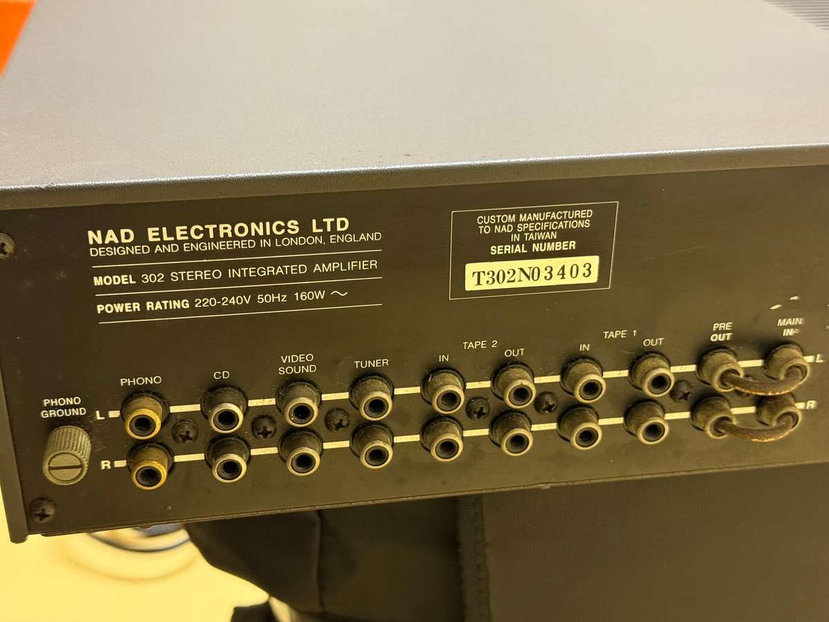 NAD 302 Stereo Amplifier