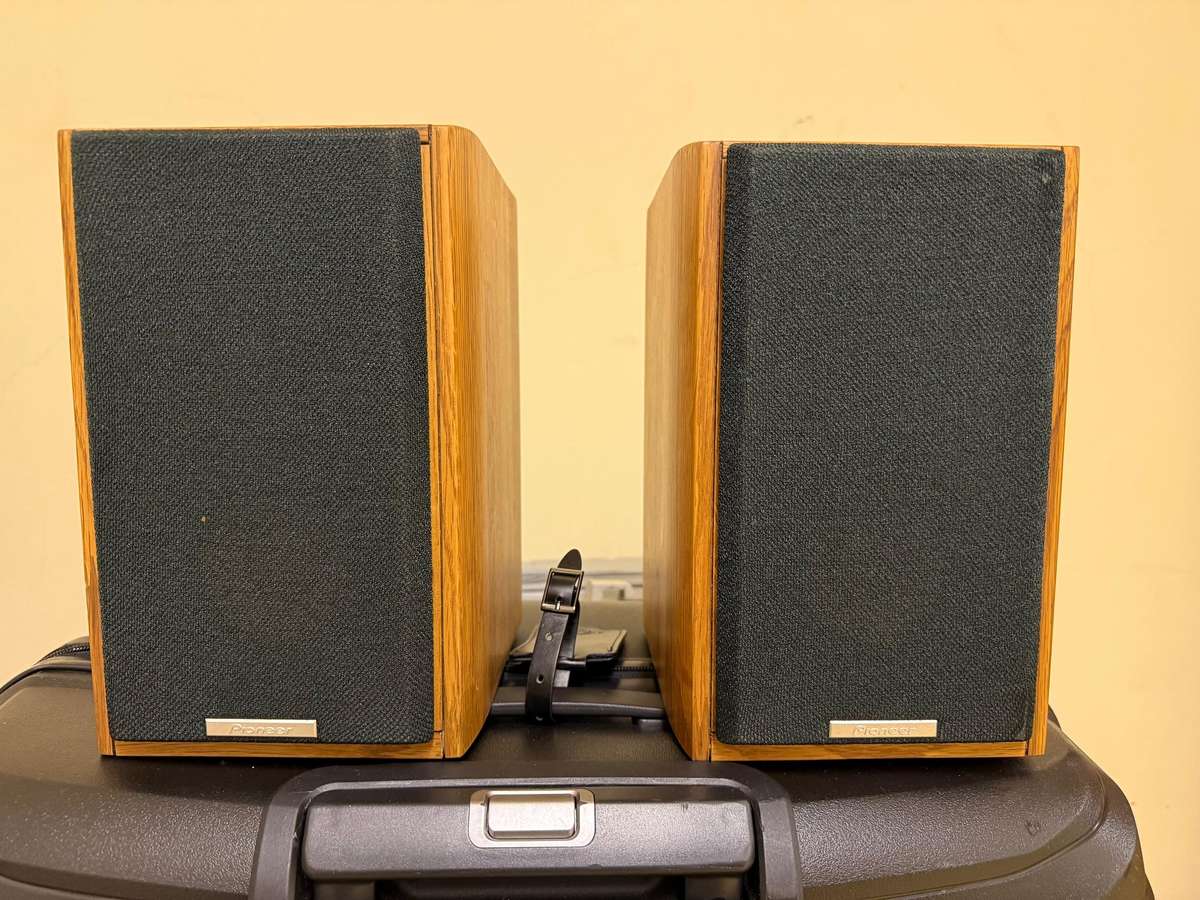 Pioneer SA4SPT Bookshelf Speakers