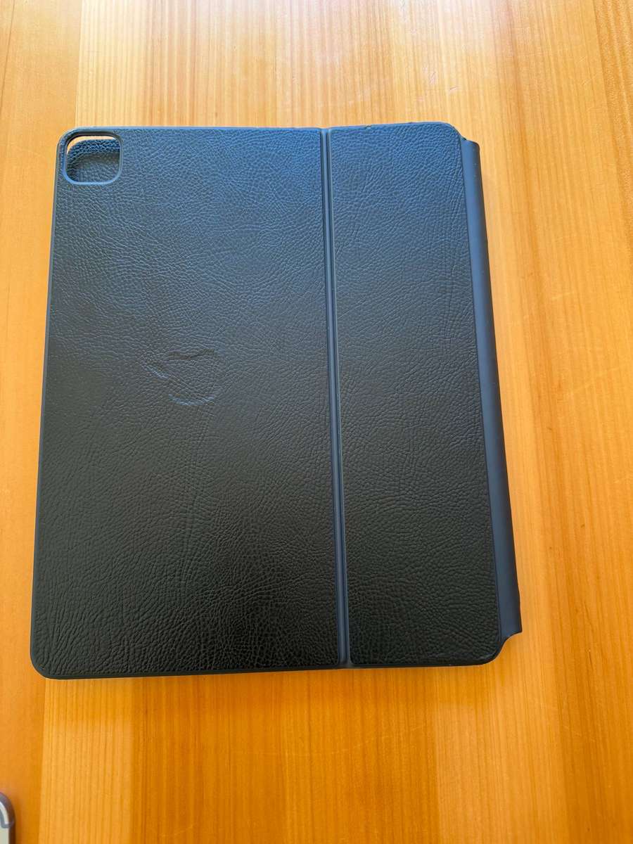 Apple iPad Pro 12.9 inch 6 Gen, 256gb 6th Gen bundle Wifi+ Cellular connectivity