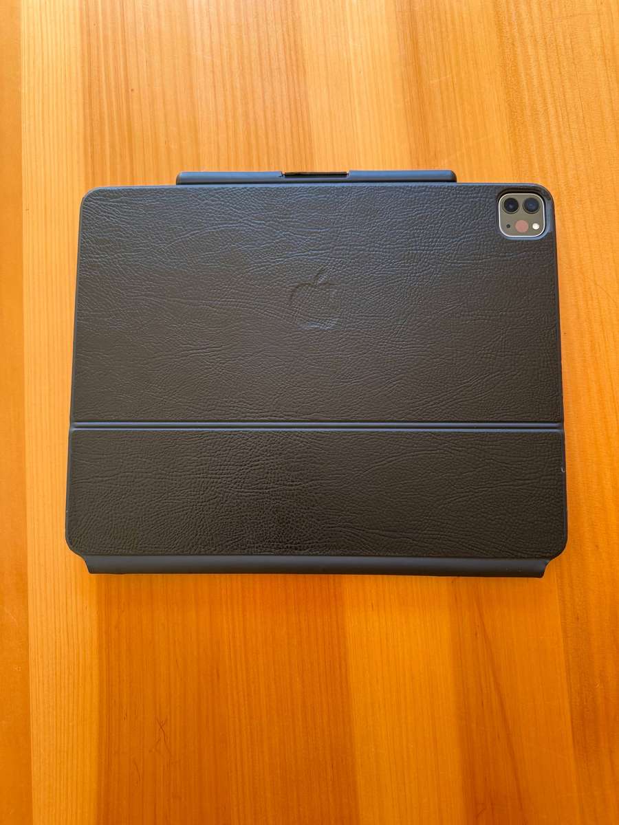 Apple iPad Pro 12.9 inch 6 Gen, 256gb 6th Gen bundle Wifi+ Cellular connectivity