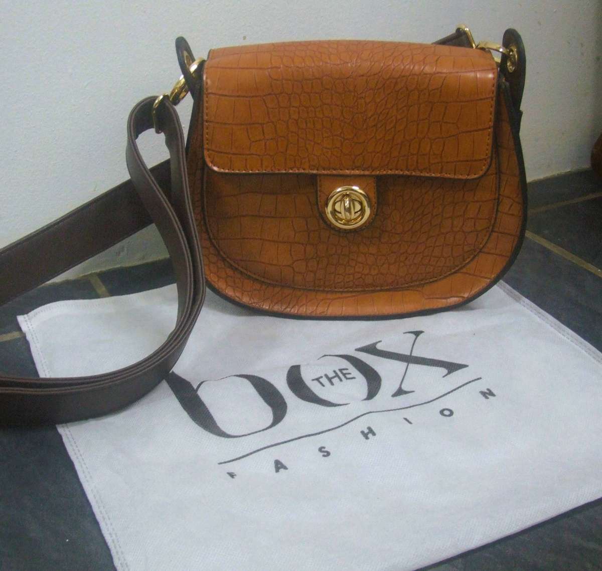 The Box Fashion ladies hand bag (will not get this one again )