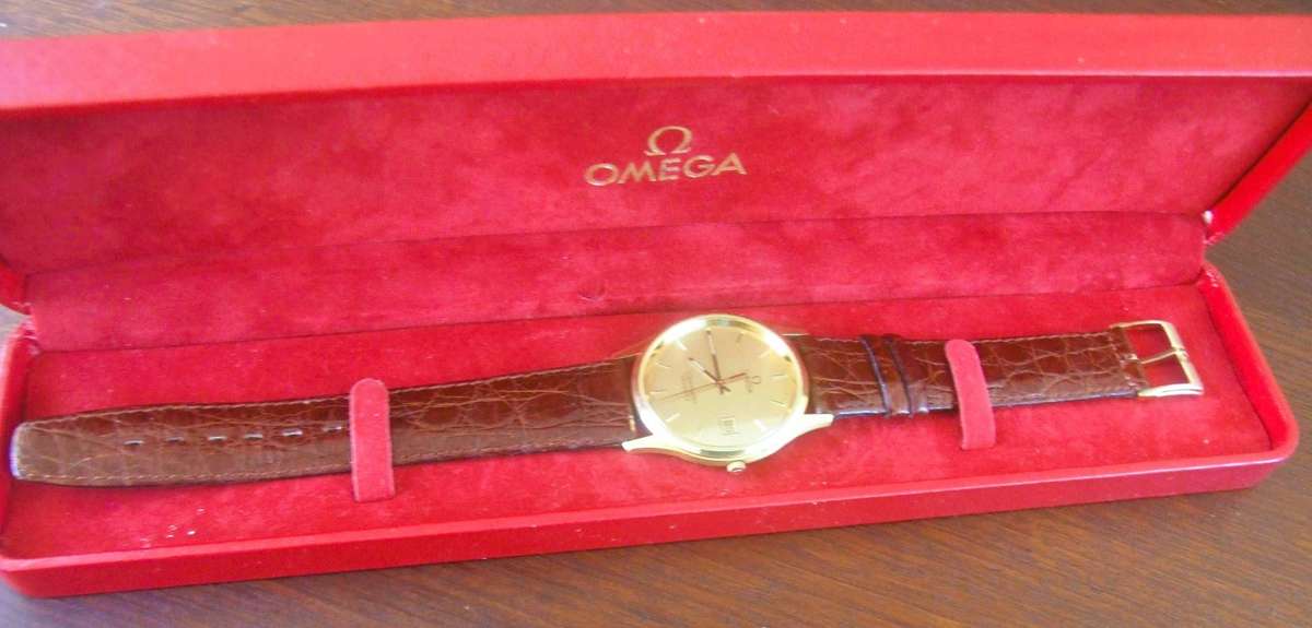 WOW ON R1 AUCTION  REAL 18CT VINTAGE OMEGA Seamaster in solid.,750 gold
