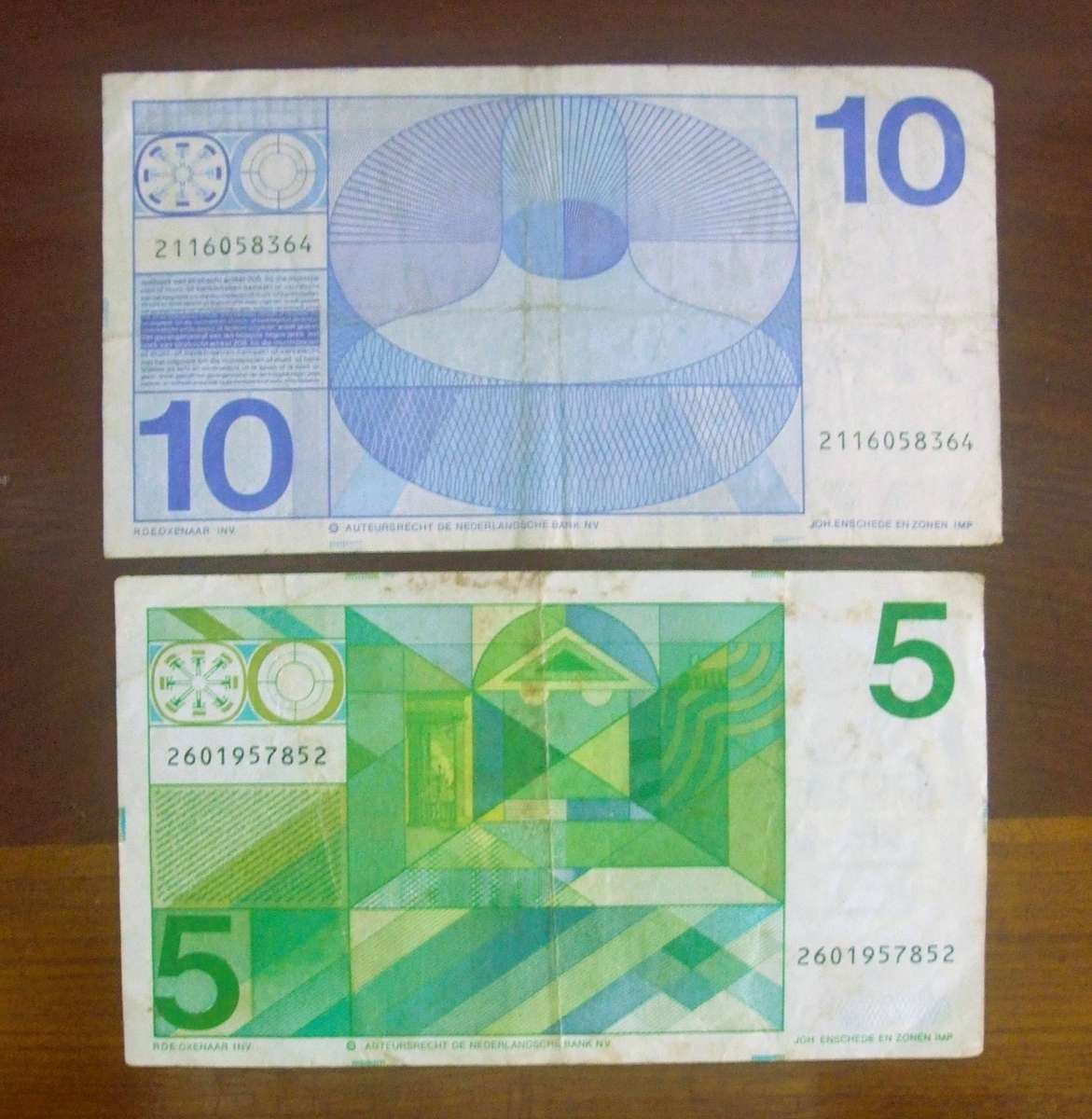 @     set of Gulden notes